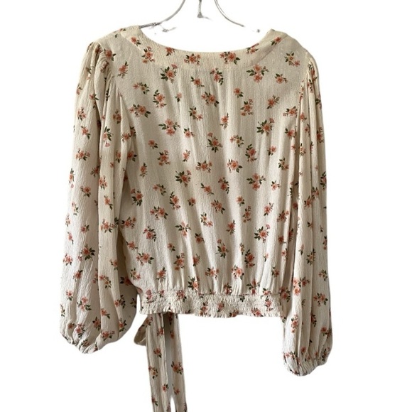 American Eagle Outfitters Cropped Floral Print Balloon Sleeve V-Neck Blouse - Picture 3 of 8